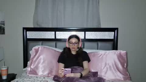 Alison Fields online show from June 25, 6:18 am