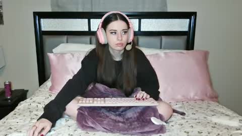 Alison Fields online show from June 30, 4:24 am