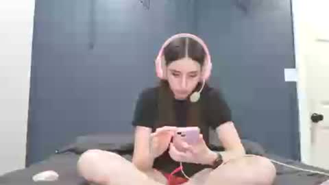 Alison Fields online show from July 6, 9:06 pm