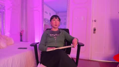 Snapshot of alisonfishert chatting on January 6, 11:40 am Alison Fishert online show from January 6, 11:40 am