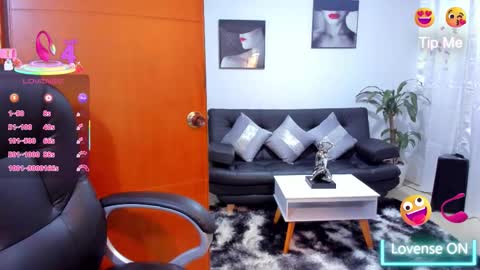 Snapshot of alisonlemoos chatting on November 6, 11:33 am Alisson online show from November 6, 11:33 am