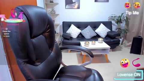 Snapshot of alisonlemoos chatting on January 11, 12:10 pm Alisson online show from January 11, 12:10 pm