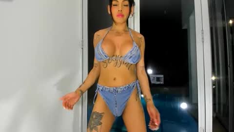 Snapshot of aliss_666 chatting on June 7, 12:59 am online show from June 7, 12:59 am