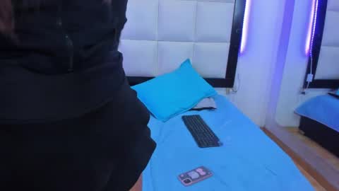 Aliss and Aron online show from April 29, 5:30 pm
