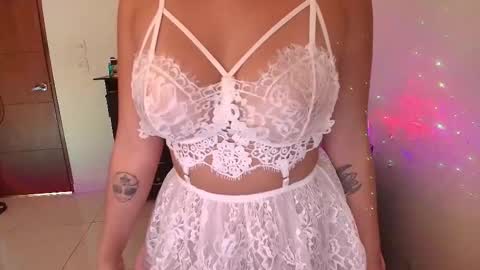 Snapshot of alissa_grey2 chatting on September 25, 2:04 am Alissa online show from September 25, 2:04 am