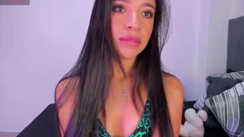 Snapshot of alissarose_1 chatting on June 20, 12:36 am alissarose_1 online show from June 20, 12:36 am