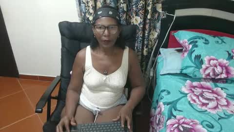 Snapshot of alisse27 chatting on February 28, 11:45 pm allise online show from February 28, 11:45 pm