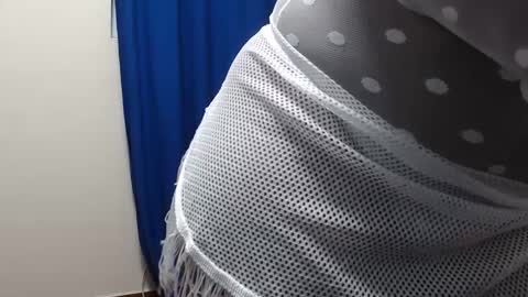 Snapshot of alisse27 chatting on September 24, 1:31 am allise online show from September 24, 1:31 am