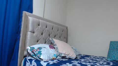 Snapshot of alisse27 chatting on October 10, 12:09 am allise online show from October 10, 12:09 am