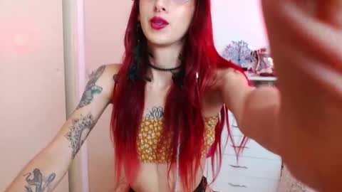 alissesallie_ online show from November 24, 11:48 pm
