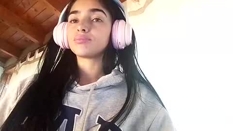 Snapshot of alisson369_ chatting on February 6, 12:48 pm Alisson369 online show from February 6, 12:48 pm