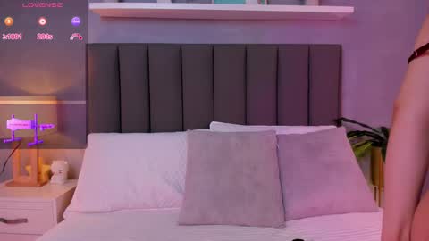 Snapshot of alisson_81 chatting on December 4, 3:05 am alisson_81 online show from December 4, 3:05 am