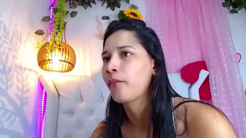 Snapshot of alisson_wiley chatting on May 25, 8:20 am alisson online show from May 25, 8:20 am