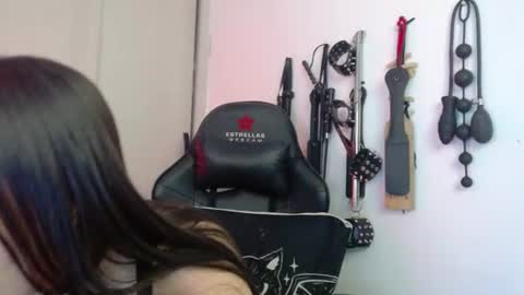 Snapshot of alissonbeckett chatting on June 17, 5:03 pm Alisson Beckett online show from June 17, 5:03 pm