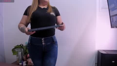 Snapshot of alissonharris chatting on June 16, 2:03 am Alisson Harris online show from June 16, 2:03 am