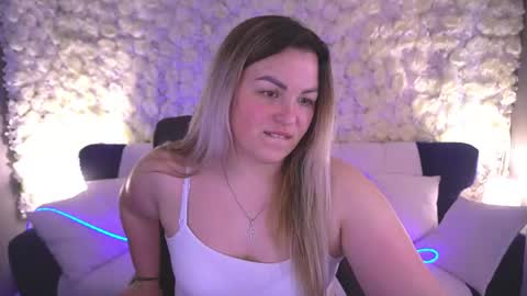 Snapshot of alissyagrayy chatting on May 11, 1:06 pm alissyagrayy online show from May 11, 1:06 pm
