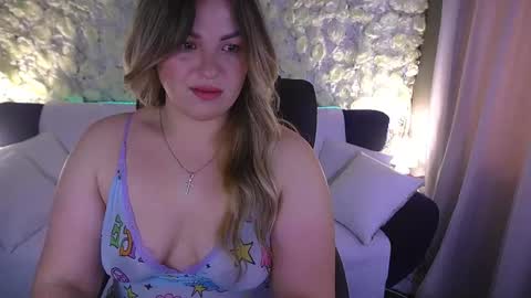 Snapshot of alissyagrayy chatting on May 21, 5:47 am alissyagrayy online show from May 21, 5:47 am
