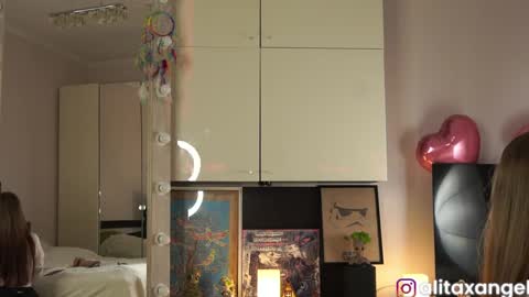 Snapshot of alitaangel_ chatting on April 21, 5:28 pm A L I T A online show from April 21, 5:28 pm