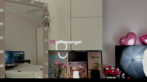 Snapshot of alitaangel_ chatting on July 16, 3:40 pm A L I T A online show from July 16, 3:40 pm