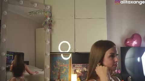 Snapshot of alitaangel_ chatting on July 20, 6:43 pm A L I T A online show from July 20, 6:43 pm