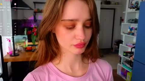 Snapshot of aliviawithlove chatting on July 4, 9:37 am Alivia online show from July 4, 9:37 am