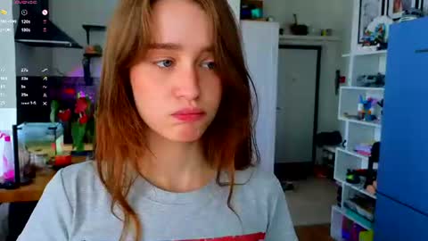 Snapshot of aliviawithlove chatting on July 6, 10:01 am Alivia online show from July 6, 10:01 am