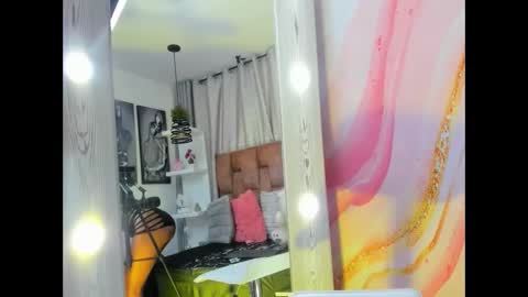 Snapshot of alix_noa chatting on November 19, 8:09 pm alix noa online show from November 19, 8:09 pm