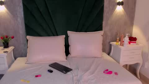  Alexis Etereo  online show from February 13, 8:05 pm