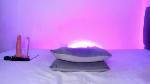 Snapshot of alizzon_ chatting on June 11, 2:53 am alizzon online show from June 11, 2:53 am