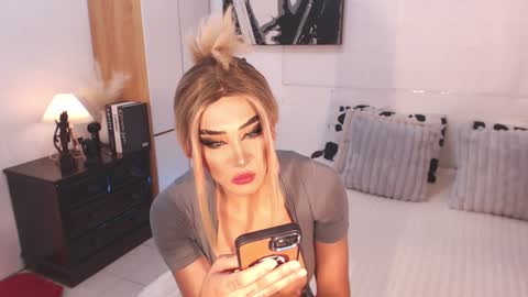 Miss Gia online show from January 19, 6:20 am