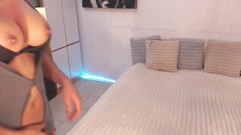 Miss Gia online show from February 6, 2:22 am