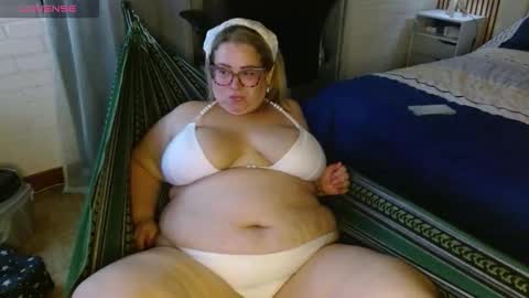 Snapshot of allegra_ferragamo chatting on December 14, 7:40 pm Ale online show from December 14, 7:40 pm