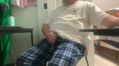 Allergictolove online show from October 26, 6:25 pm