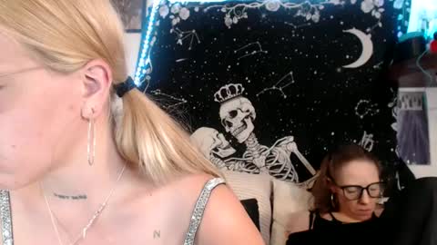 Snapshot of allforthedxll chatting on March 11, 11:01 am allforthedxll online show from March 11, 11:01 am