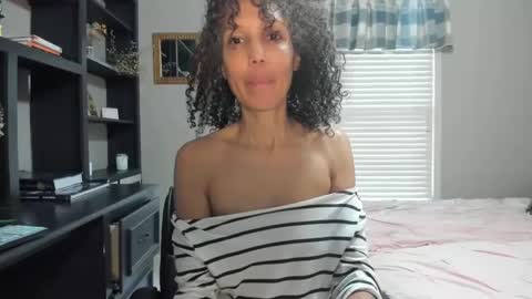 Snapshot of allgood4u chatting on February 15, 10:10 pm wishlist on bio online show from February 15, 10:10 pm