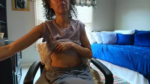 Snapshot of allgood4u chatting on November 20, 7:35 pm wishlist on bio online show from November 20, 7:35 pm