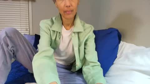 Snapshot of allgood4u chatting on November 23, 12:43 am wishlist on bio online show from November 23, 12:43 am