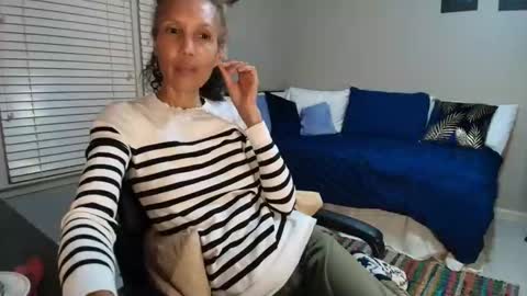 Snapshot of allgood4u chatting on November 24, 11:59 pm wishlist on bio online show from November 24, 11:59 pm