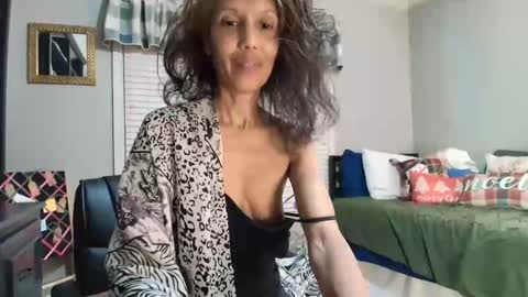 Snapshot of allgood4u chatting on December 14, 2:06 am wishlist on bio online show from December 14, 2:06 am