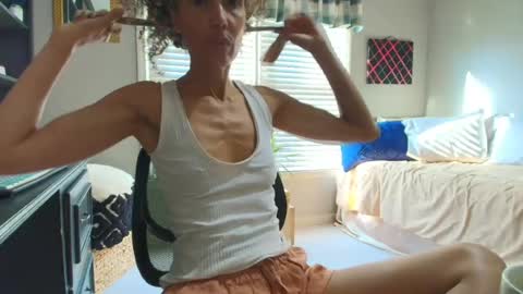 Snapshot of allgood4u chatting on June 11, 10:52 pm wishlist on bio online show from June 11, 10:52 pm