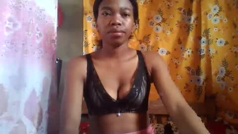 Snapshot of alliciax632770 chatting on November 24, 11:43 am alliciax632770 online show from November 24, 11:43 am