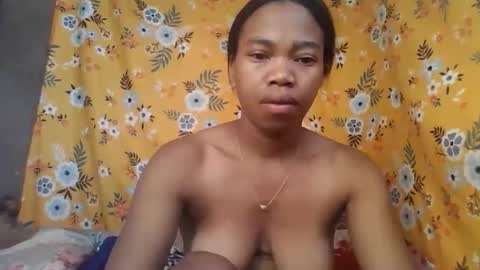 Snapshot of alliciax632770q chatting on May 17, 12:45 pm alliciax632770q online show from May 17, 12:45 pm