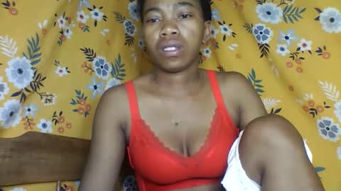 Snapshot of alliciax632770q chatting on May 18, 9:20 pm alliciax632770q online show from May 18, 9:20 pm