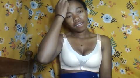 Snapshot of alliciax632770q chatting on May 21, 1:56 am alliciax632770q online show from May 21, 1:56 am