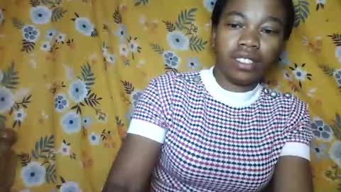 Snapshot of alliciax632770q chatting on June 2, 1:40 am alliciax632770q online show from June 2, 1:40 am