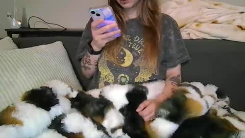 alliebearx online show from April 28, 5:34 am