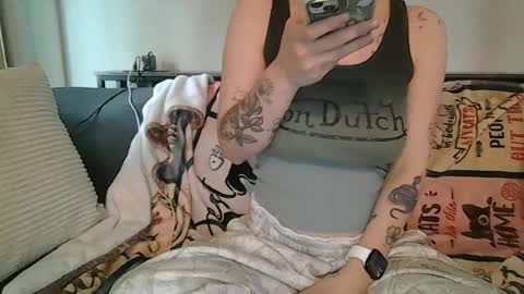 Snapshot of alliebearx chatting on June 17, 9:49 pm alliebearx online show from June 17, 9:49 pm