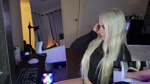 Snapshot of alliefyre chatting on October 22, 2:34 am Allie Fyre online show from October 22, 2:34 am