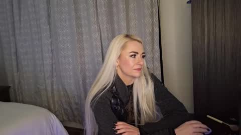 Snapshot of alliefyre chatting on November 4, 10:25 am Allie Fyre online show from November 4, 10:25 am