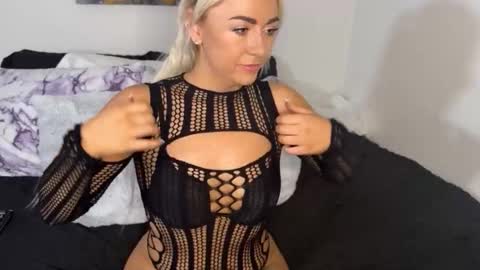 Snapshot of alliefyre chatting on March 24, 12:21 pm Allie Fyre online show from March 24, 12:21 pm